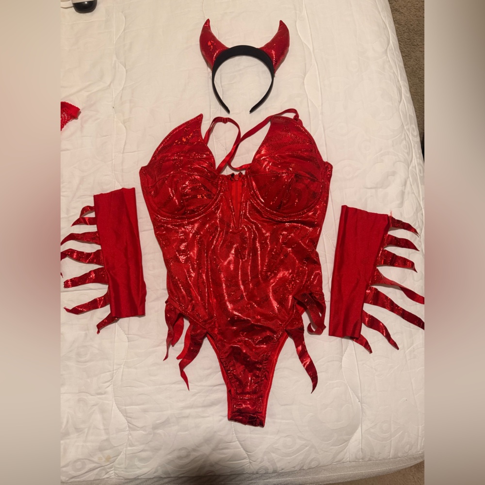 Sexy Devil Costume Red Bodysuit Set Starline LA Horns Gloves S